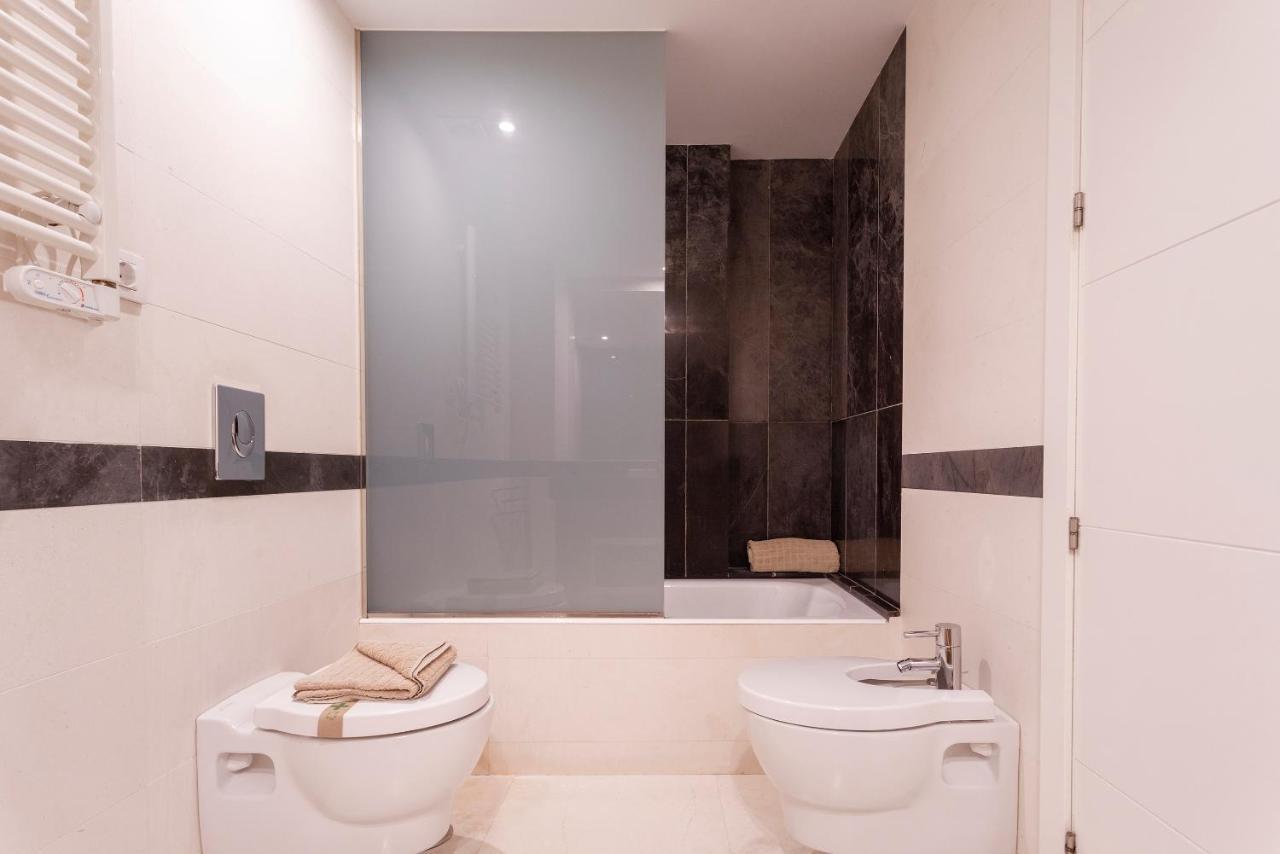Acogedor Apartamento Junto A La Catedral By Rent Me Malaga Exterior photo